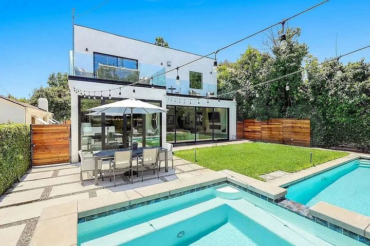 Дом 260 м² на участке 9 сот.