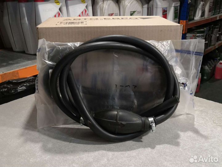 Шланг с грушей для перекачки бензина