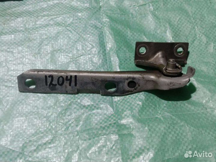 Петля капота правая Audi 80 B3