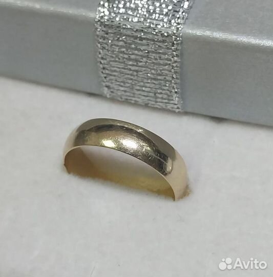 Кольцо обручальное из желтого золота*