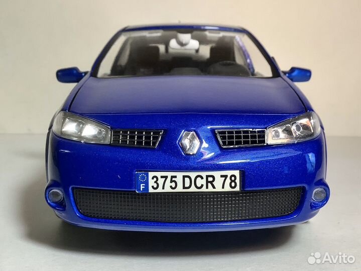 Модели Bburago, Corgi. 1/18