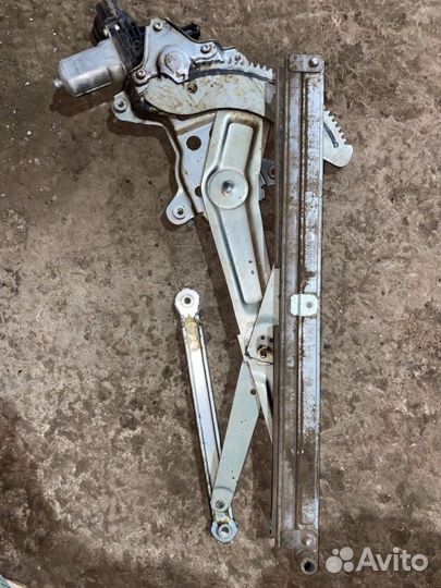 Стеклоподъемник передний правый Suzuki Swift