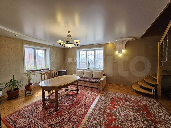 Коттедж 209,6 м² на участке 10 сот.