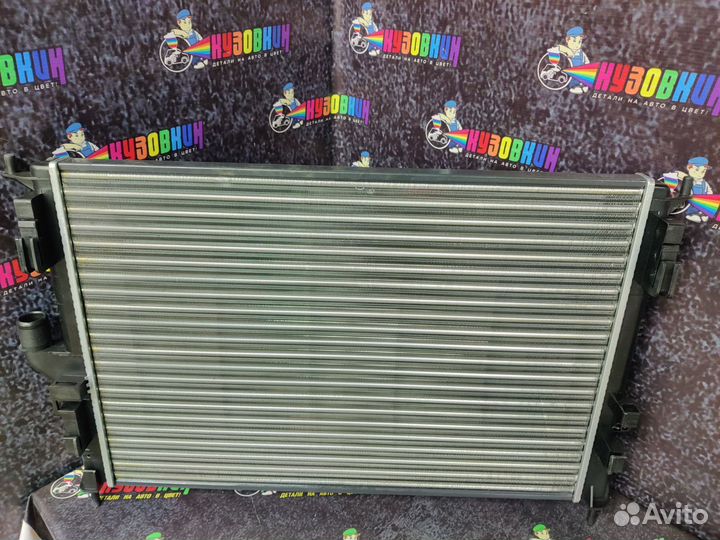 Радиатор охлаждения nissan almera G 15 с a\c