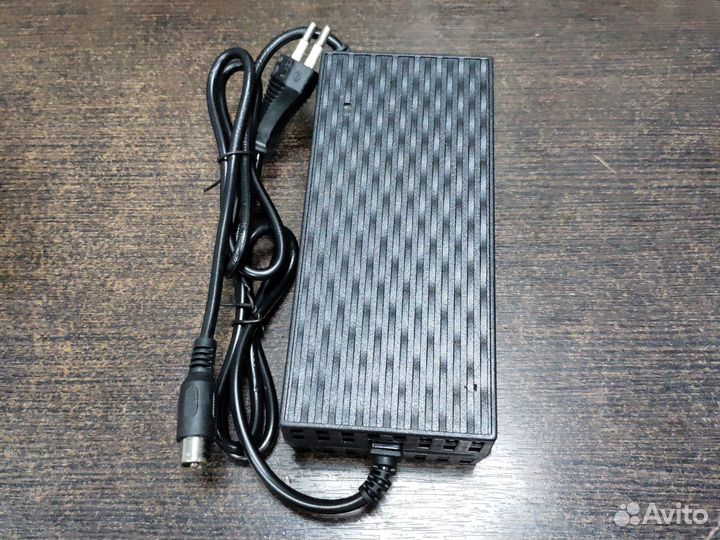 Зарядное устройство 60V 3A