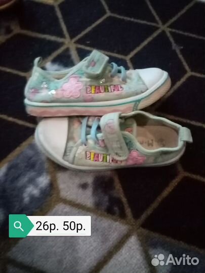 Много обуви для девочки