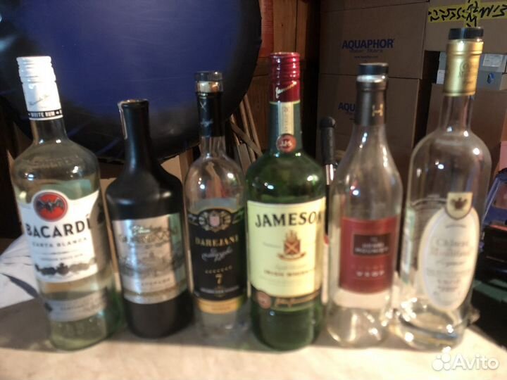 Бутылки пустые из под алкоголя