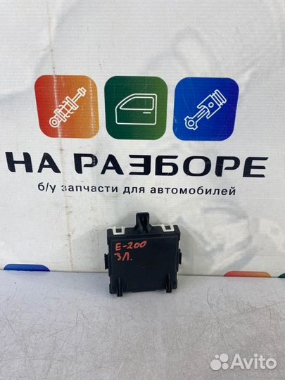 Блок управления дверьми задний левый Mercedes-Benz