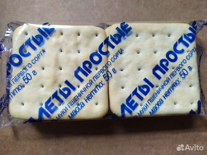 Консервы: кабачковая икра, галеты