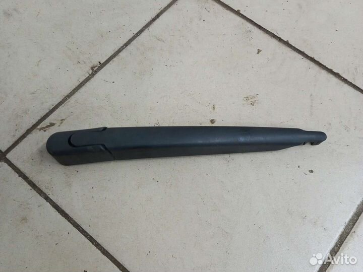 С дефектом поводок заднего дворника opel astra H