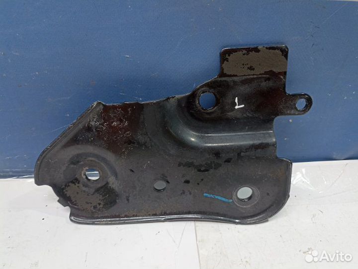 Кронштейн балки передний левый Renault Kaptur RBA