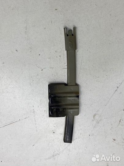 Направляющая стекла двери левая Toyota Camry