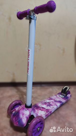 Самокат трехколесный Reaction фиолетовый