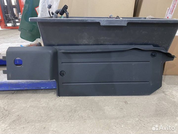 Крышка фары Volvo FH5 84203591