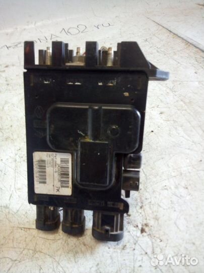 Блок предохранителей передний Renault Fluence 1