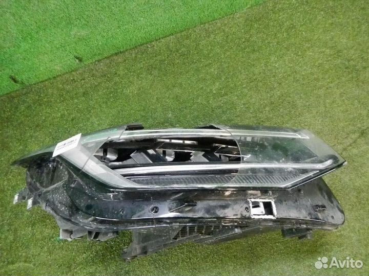Фара правая Volkswagen Tiguan