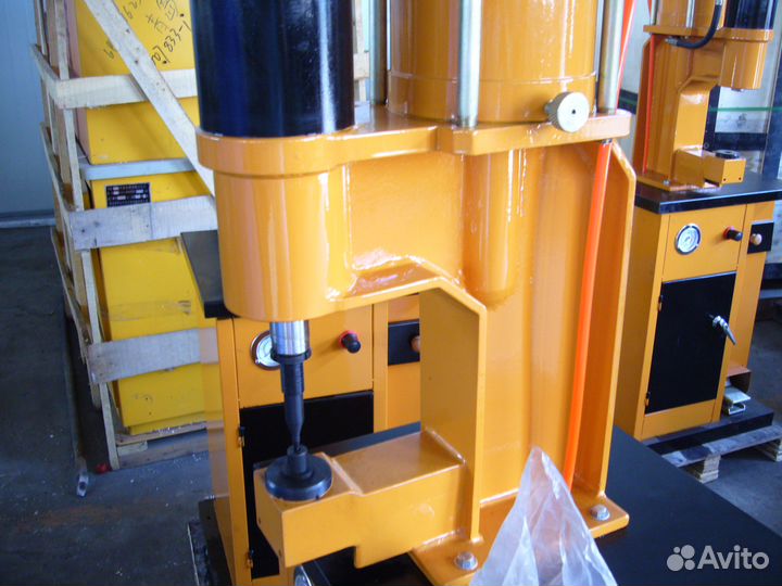 Клепальный станок