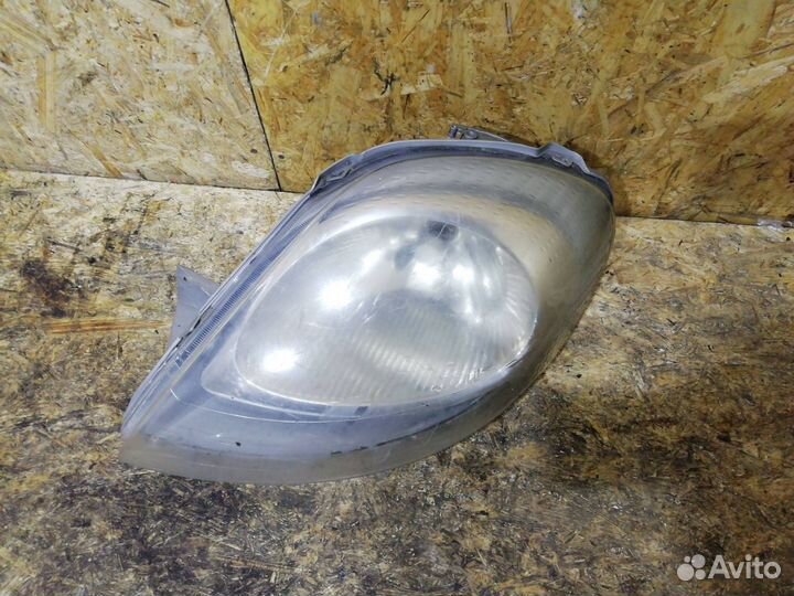 Фара левая Renault Trafic 2 2004 7700311371