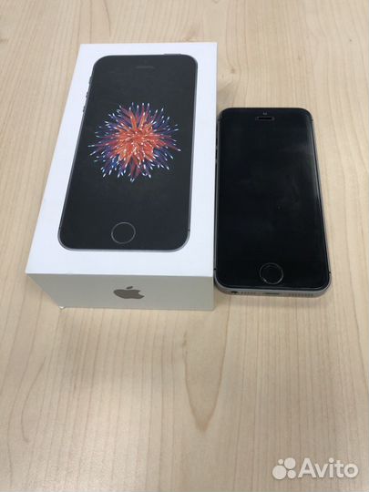 iPhone SE, 32 ГБ