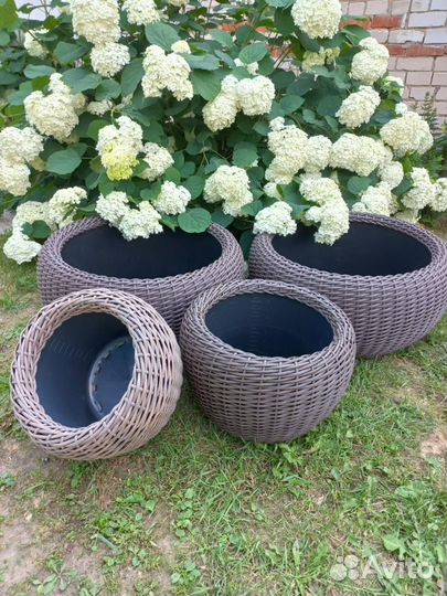 Кашпо из искусственного ротанга