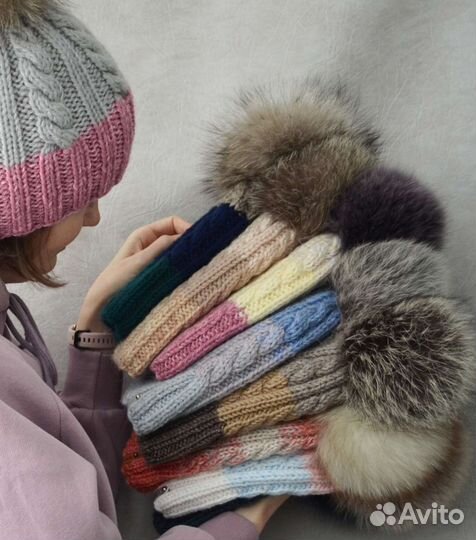 Шапочки тёплые зимние, новые, с помпонами