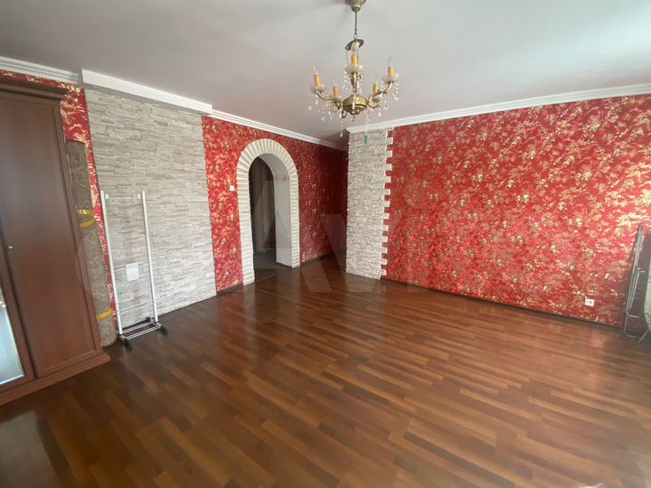 2-к. квартира, 75 м², 1/2 эт.