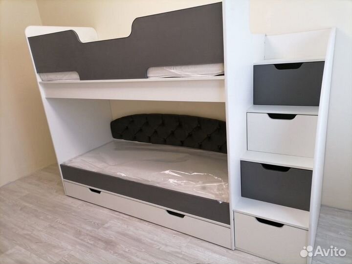 Кровать 2 яруса 190*80 с лестницей-комодом и матр