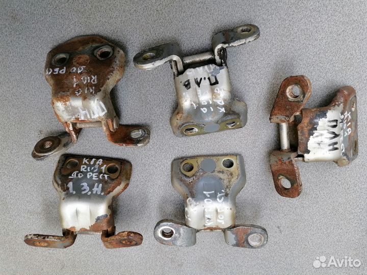 Петля двери для Kia RIO 2000-2005 цена за одну