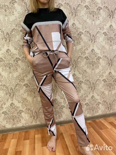 Красивый костюм женский