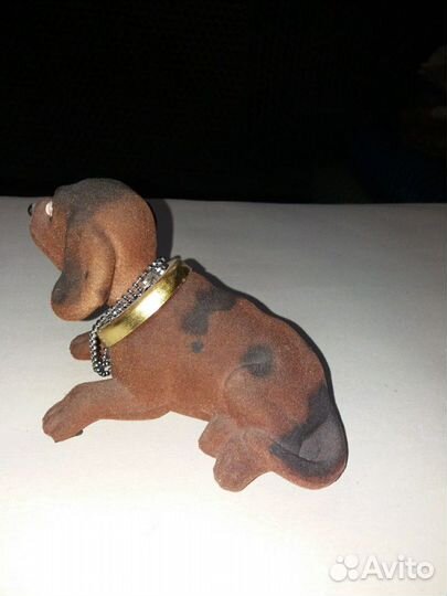 Собака с движущейся головой