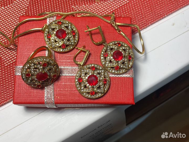 Комплект серьги, перстень, кулон и цепочка