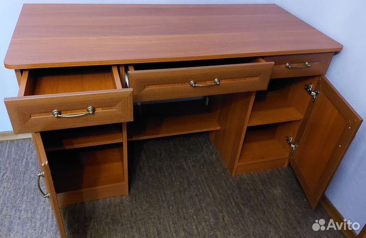 Письменный стол
