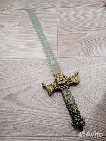 Игрушечный меч