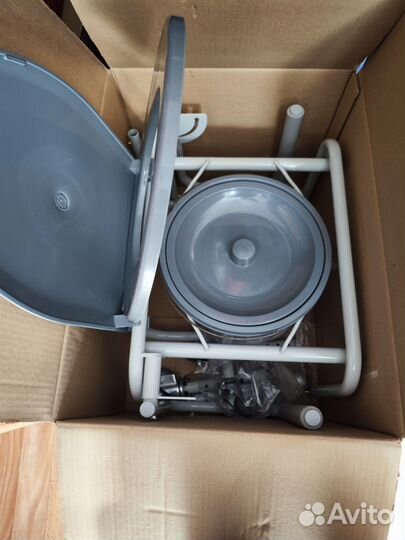 Кресло-стул с санитарным оснащением(с колесами)