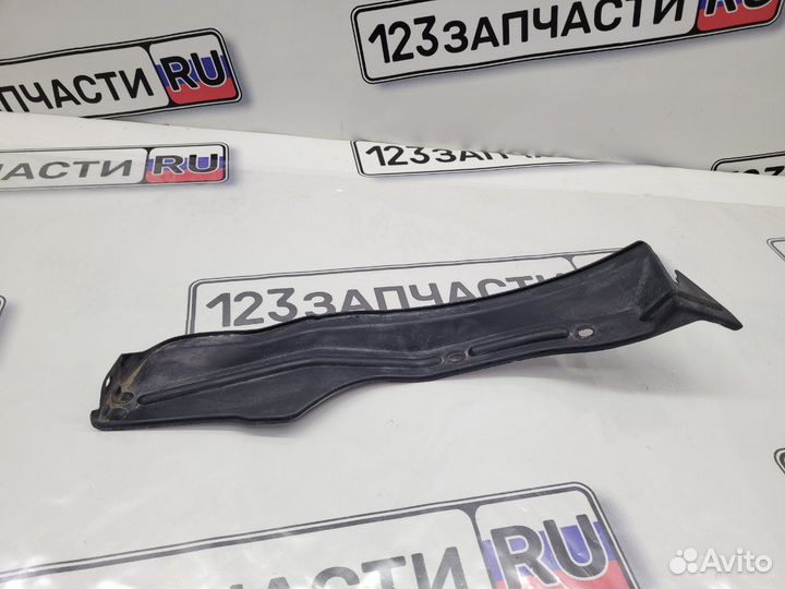 Подкрылок задний правый Nissan Tino V10 QG18DE