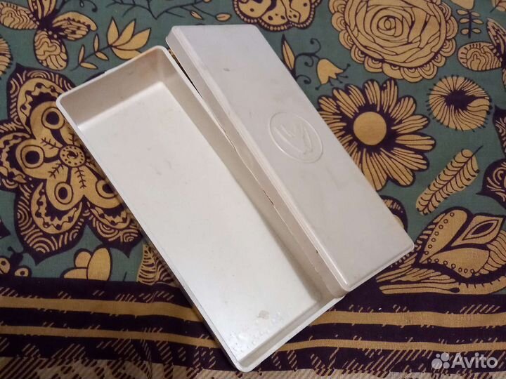 Пластиковая коробка