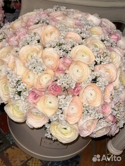 Букет цветов свежих (ранункулюс)