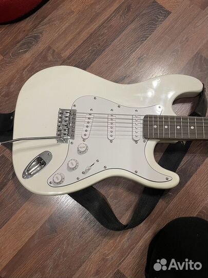 Продам электрогитару fabio