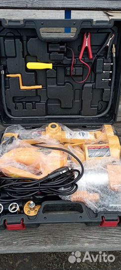 Набор инструментов heelp для авто в чемодане