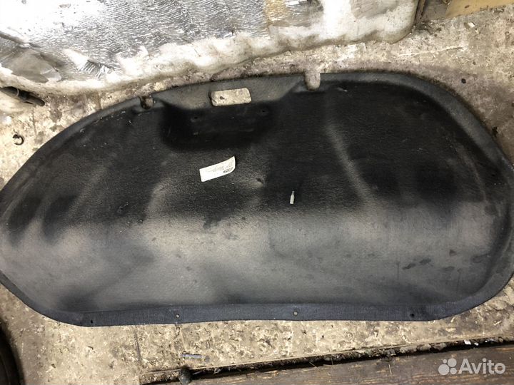 Обшивка крышки багажника Ford Focus 2