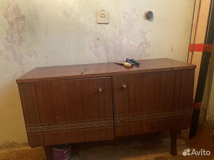 Тумба трюмо