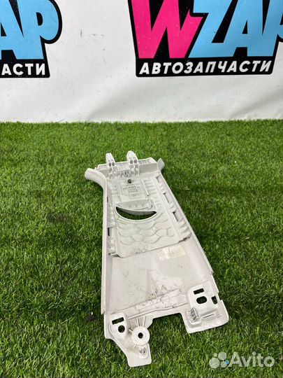 Обшивка центральной стойки левая верхняя Ford