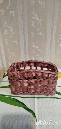 Плетеная салфетница