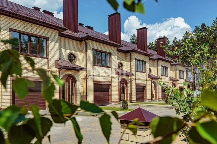 Таунхаус 325 м² на участке 2,4 сот.