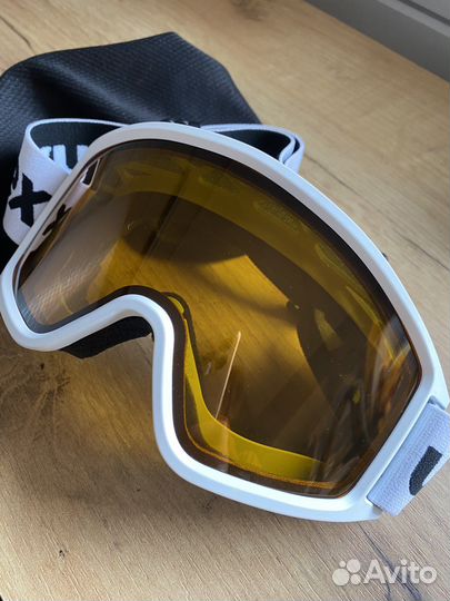 Горнолыжные очки uvex