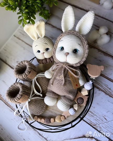 Вязаный набор пинетки игрушка погремушка