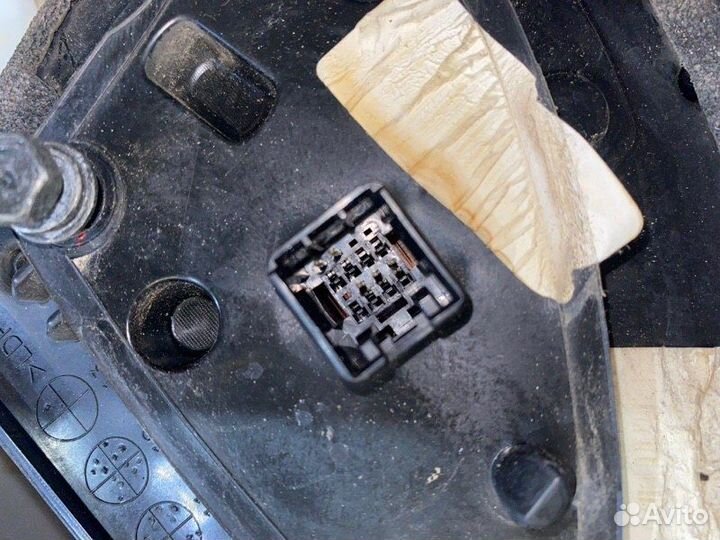 Зеркало заднего вида боковое правое Kia Rio 3