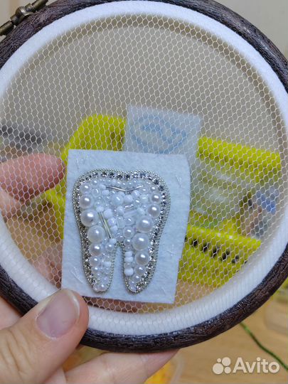 Брошь из бисера