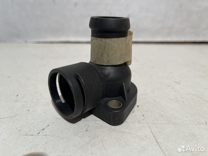 Патрубок Пластмасовый Audi 80 1.6 головки