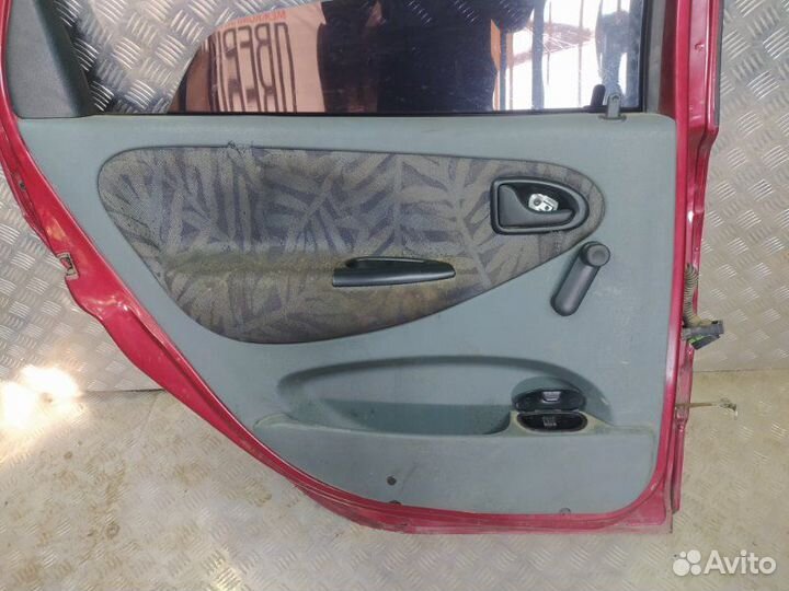 Обшивка двери задняя левая Renault Scenic 1